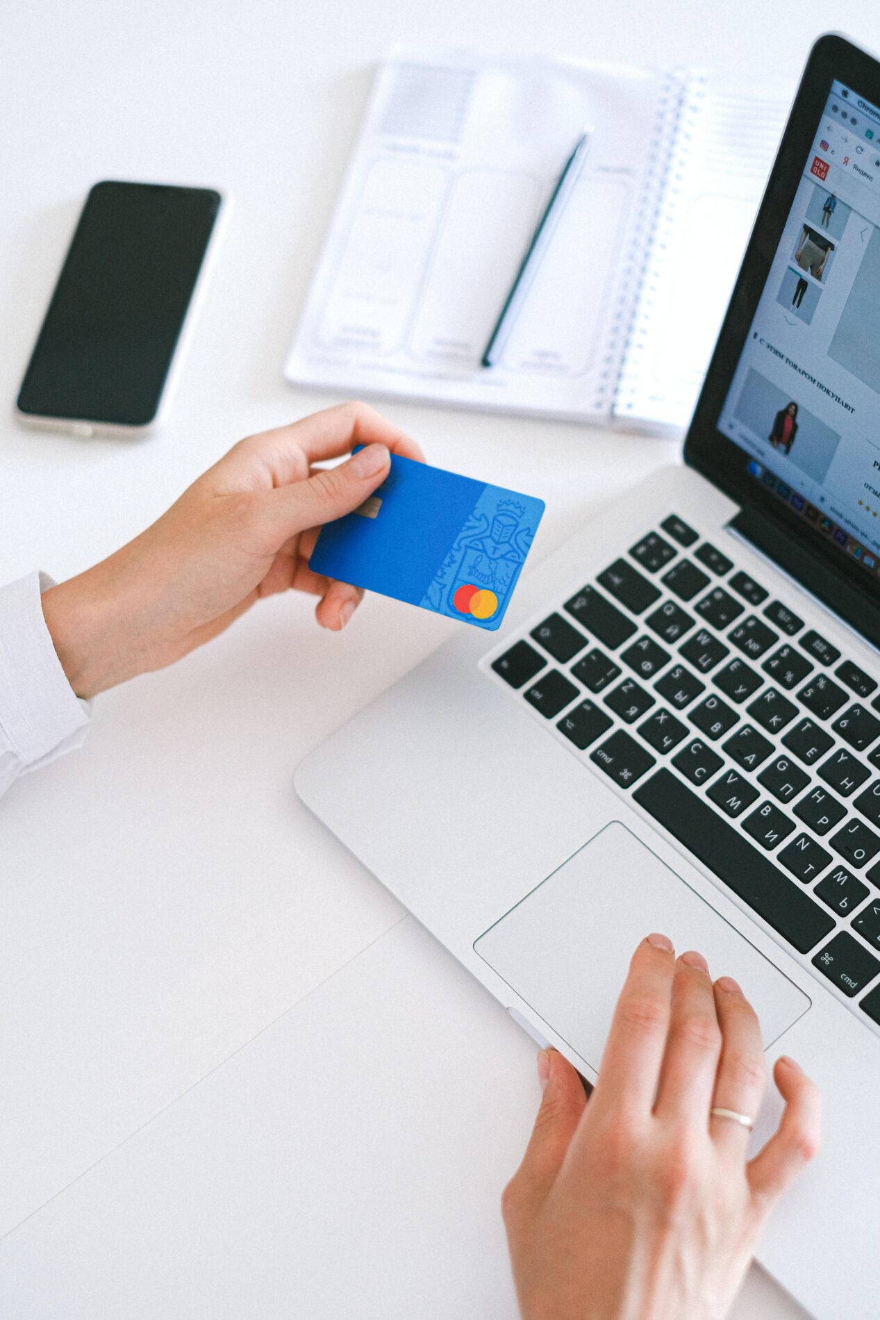 pexels-anna-shvets-4482900.jpg bank card held in front of laptop - minimum maintenance loan