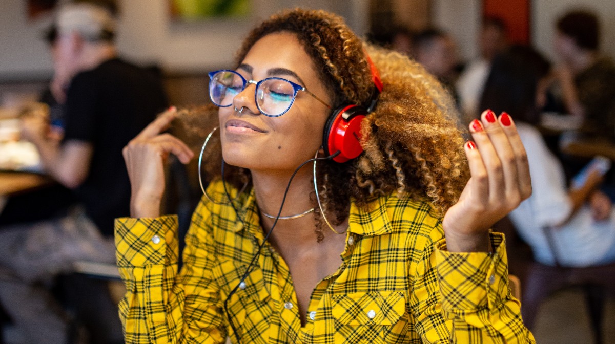 11 Best Headphones & Earbuds For Under £100