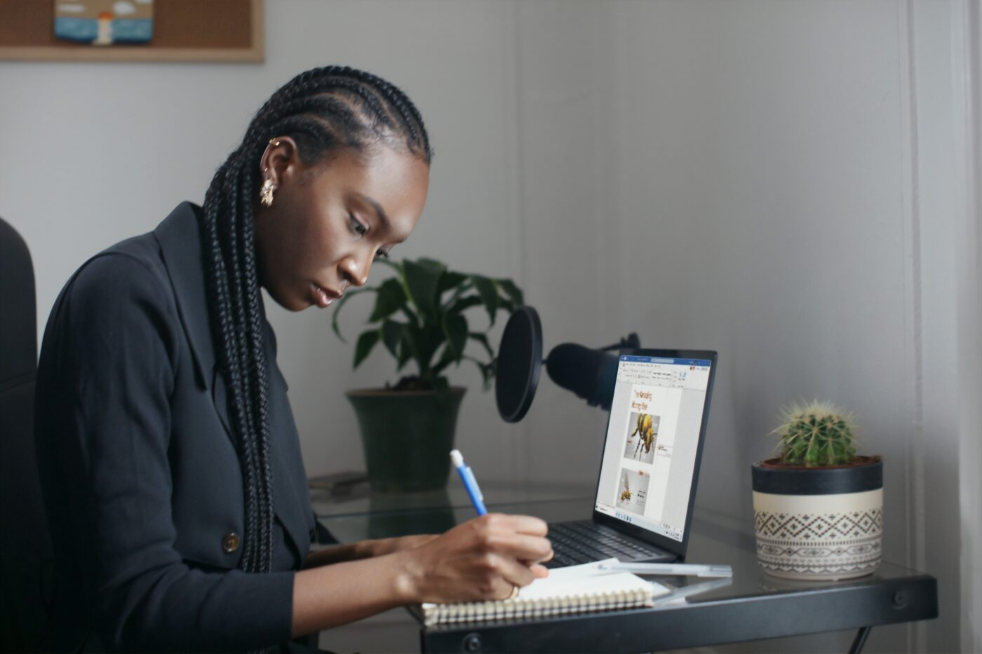 5 Essentials You Need For Your WFH Set Up