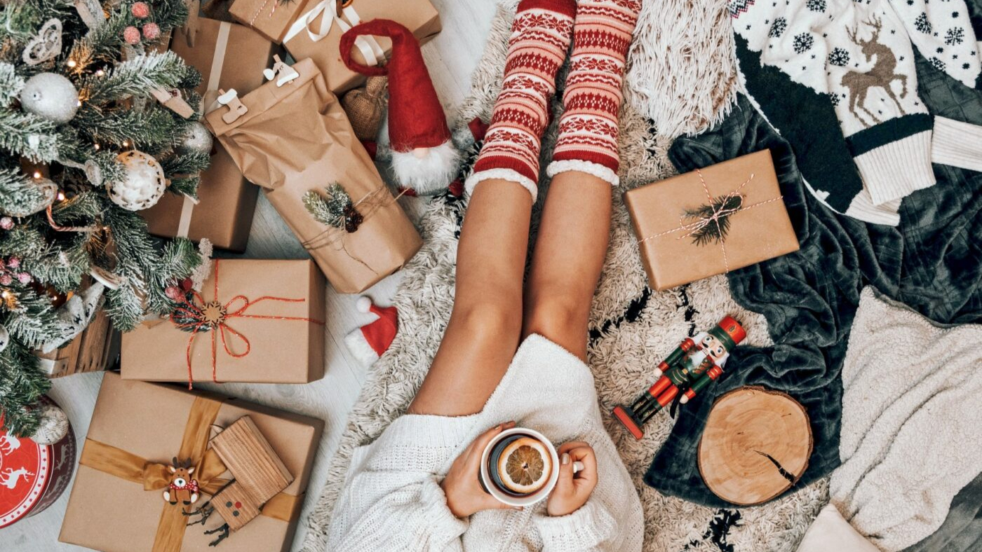 5 Easy Ways To Decorate Your Uni Room For Christmas